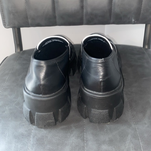 Steve Madden Loafers. Black and White chunky loafer. Size 7.5 - Picture 4 of 5